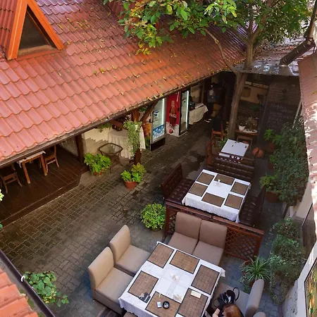 Hostel Art Garden Mini Lemberg